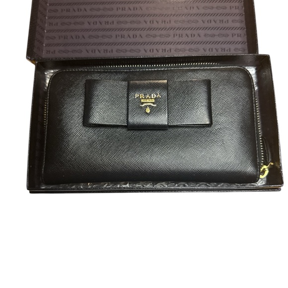 Prada EUC Saffiano Bow Zip-Around Wallet in Black